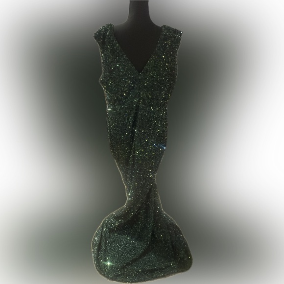 Sparkling deep green Sequin Maxi Dress - Picture 2 of 8
